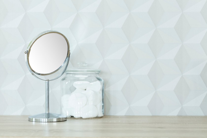 Are Smart Mirrors Making Skin Professionals Redundant?