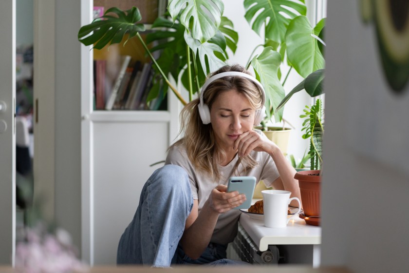 10 Must-Listen Podcasts For Small Business Owners In The Aesthetics Industry