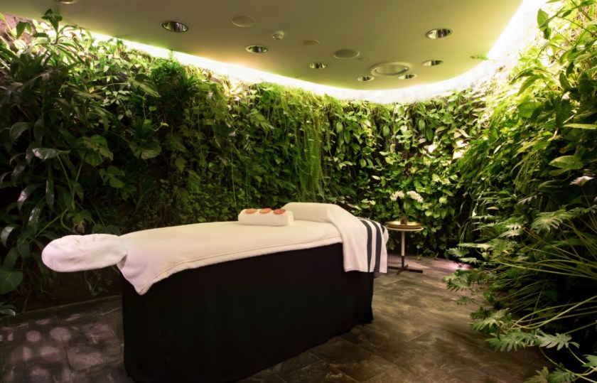 Here Are The Treatments Frequent Flyers Get At The Qantas First Class Lounge Spa